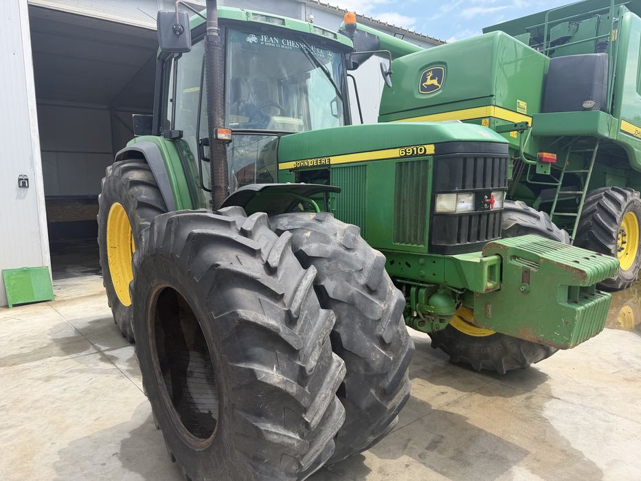 Tractor John Deere 6910, 4x4, 140 cai, an 2000