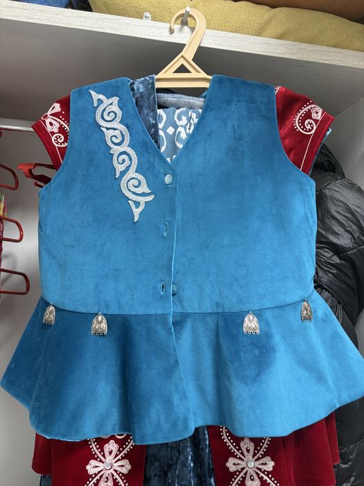 Продам   жилетки