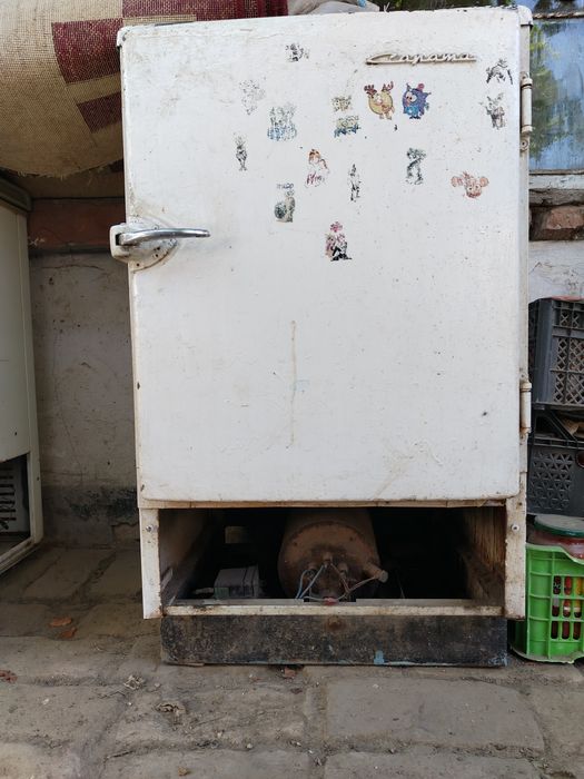 Продам холодильник Саратов Б/У.