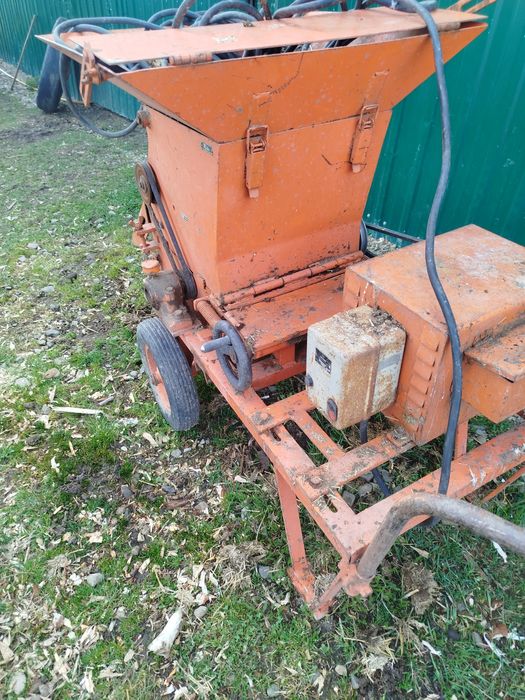 Tocător cu banda pentru fan lucerna etc și moara cu ciocanele