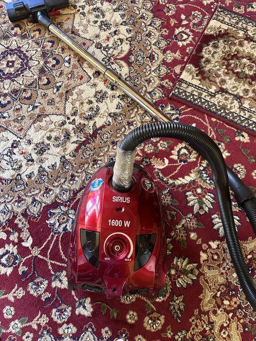 Продаю на запчасти пылесос