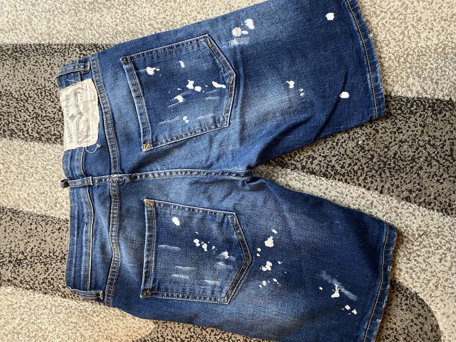 Blugi Dsqared 2 scurti marimea 44 stare impecabila!