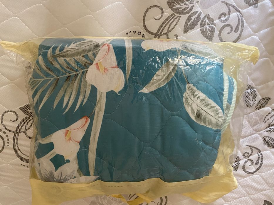 Безторг .  Одеяло    на   2 спалку  продам   .