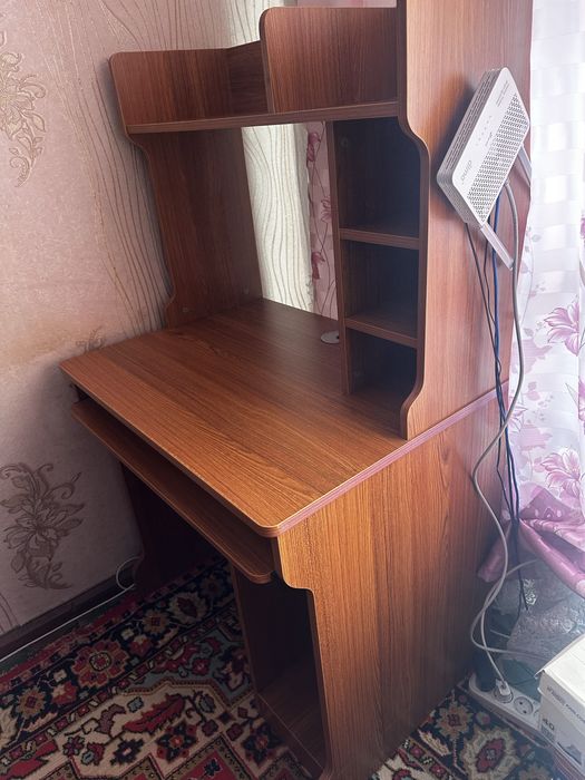 Продам компьютерный стол