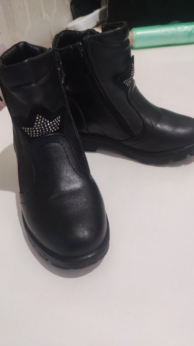 Ботинки на девочку 27 р-р