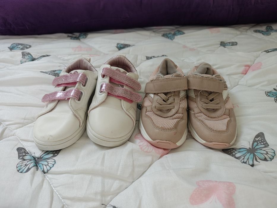 Vând 2 perechi adidași Nr 26