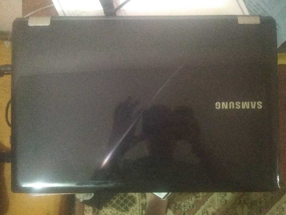 срочно недорого Продаю ноутбук Samsung i5
