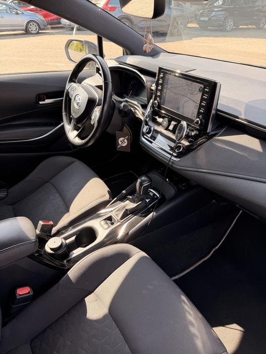 TOYOTA Corolla 1.8 Hybrid