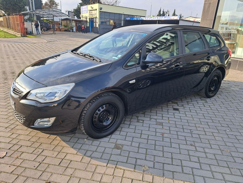 Опел Астра j комби