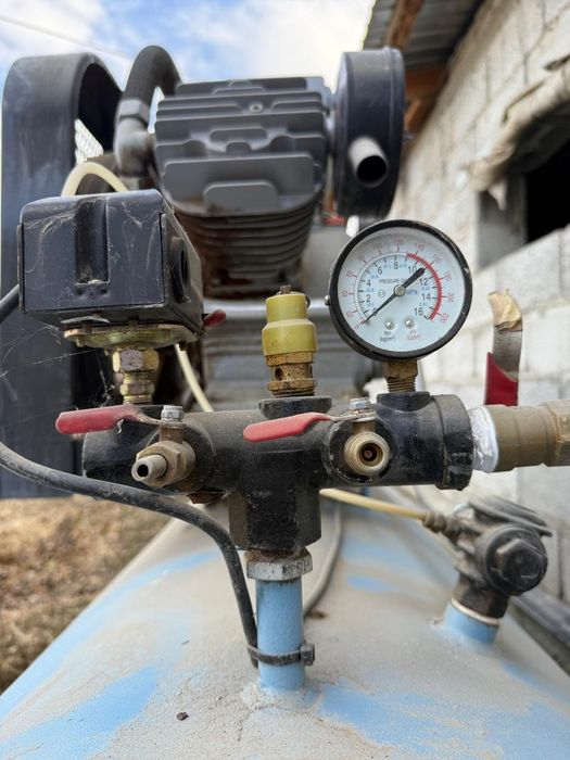 Продам Воздушный компрессор (поршневой)