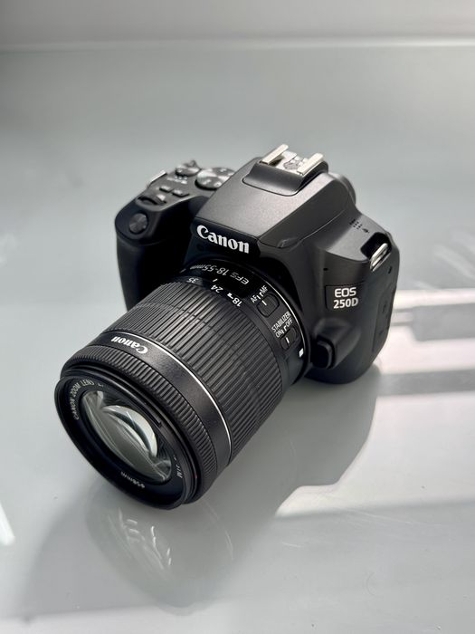 Фотоаппарат Canon 250D