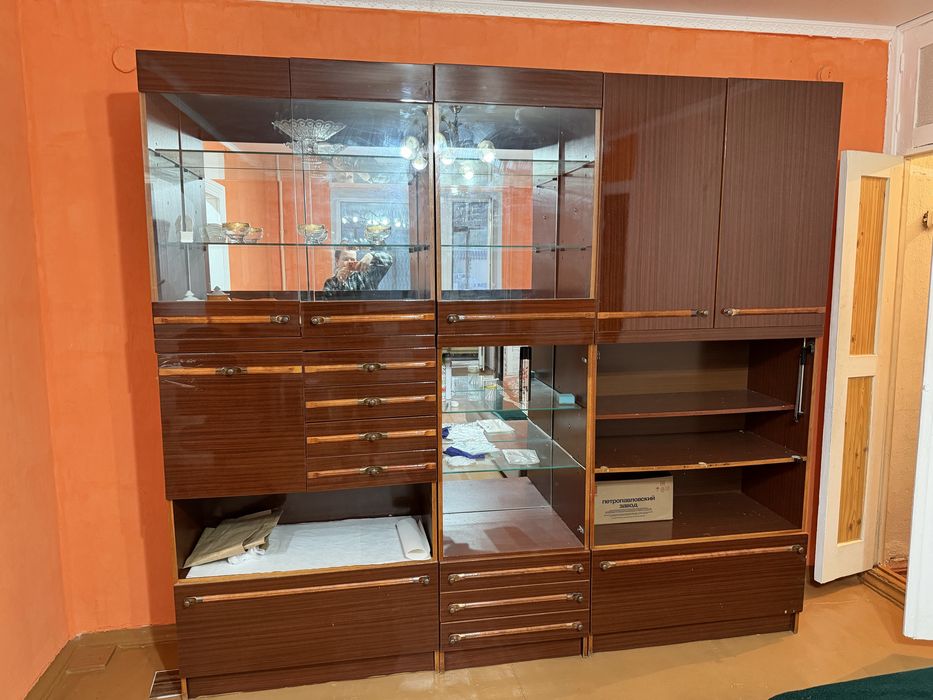 Стенка в зал продам