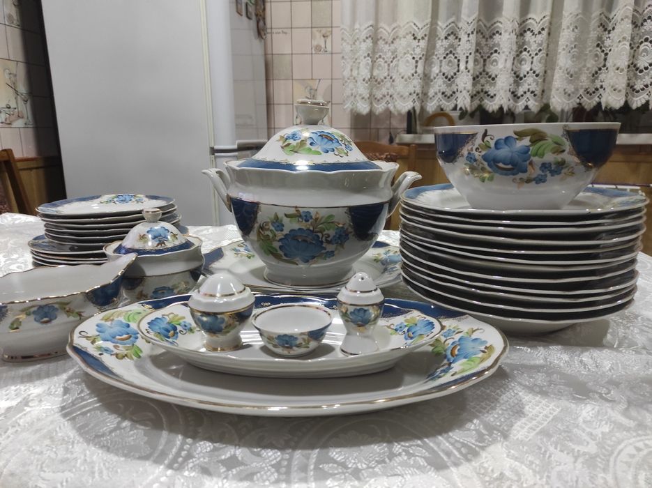 Продается столовый сервиз на 6 персон