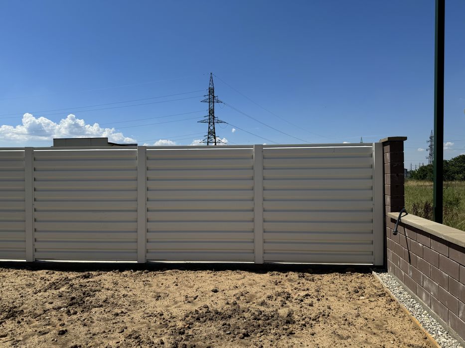 Gard din tabla cutata Viking, model T35 fatada, vopsita electrostatic.