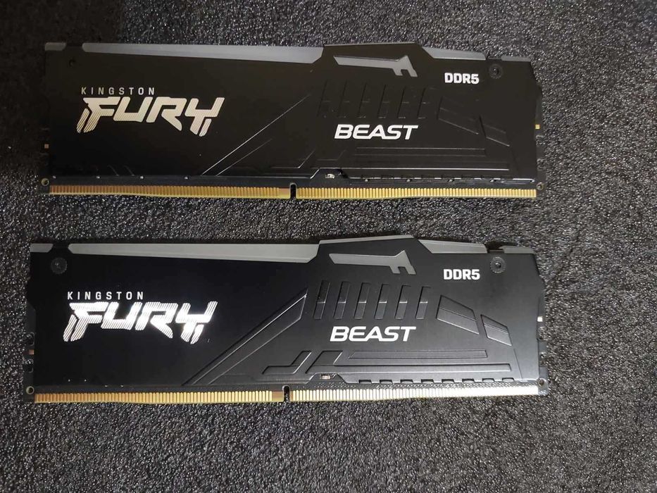 64GB DDR5 5600MT/s CL36 - Kingston Fury Beast RGB (EXPO, XMP)