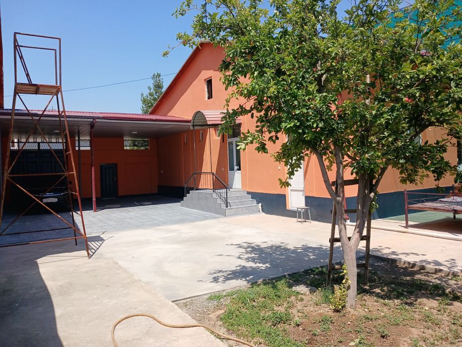 Продается участок. Нархини келишиш мумкин.