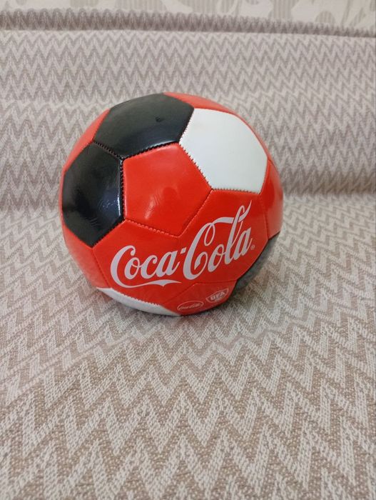 Футбольный мяч coca cola