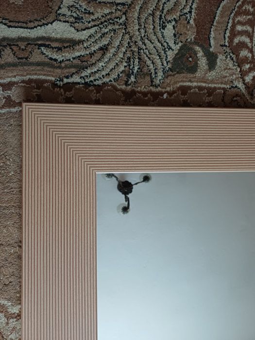 Oglinda cu rama de MDF