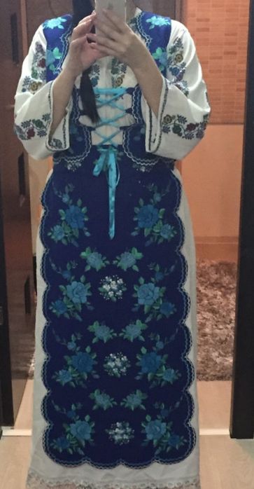 Costum popular stilizat impecabil