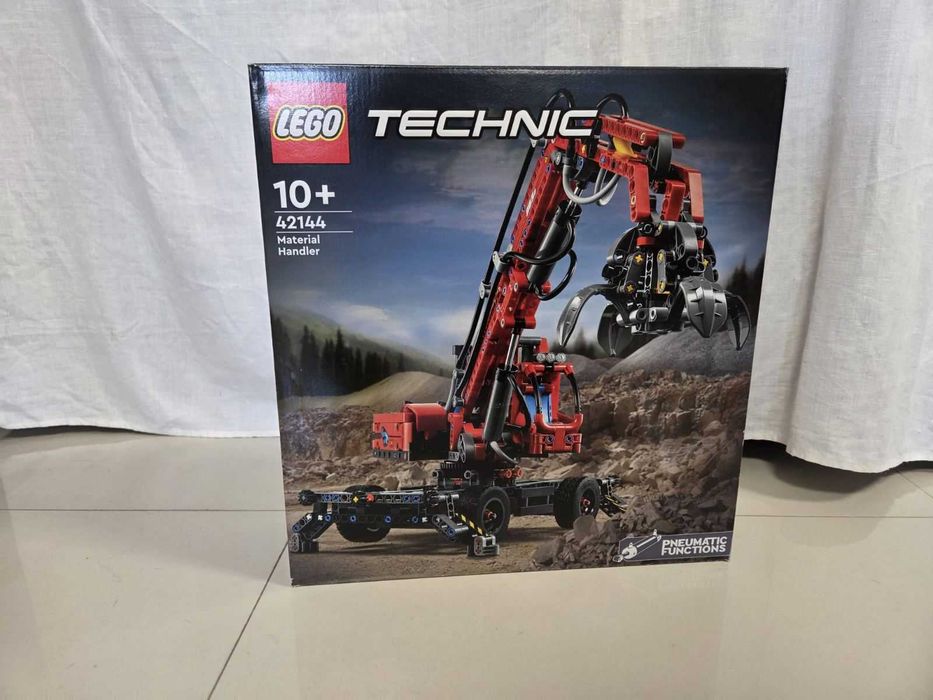 LEGO Technic 42144 – Material Handler