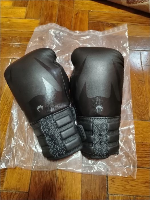 Manusi de box Venum