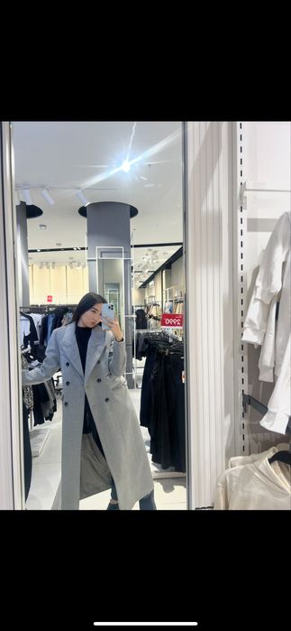 Разгрузка гардероба помимо пальто и куртки есть платья и тд