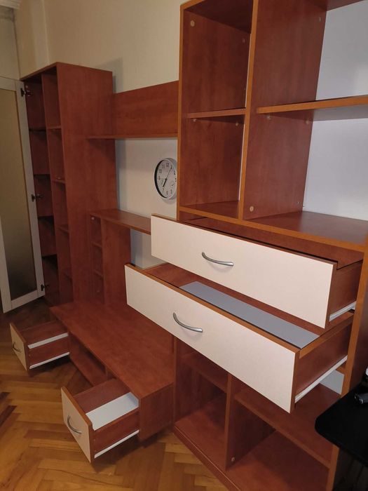 Продавам секция за детска стая или всекидневна.