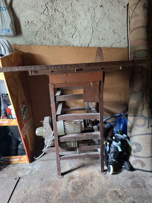 Vând circular de tăiat lemne