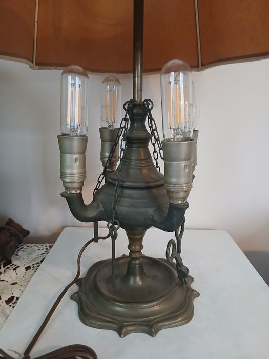 Doua lampi cu patru becuri,vintage,rare.
