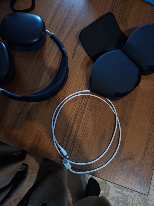 Airpods Max черный