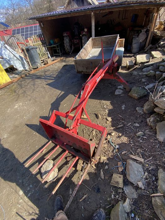 Incarcator in tiranti cu cupa pentru balastru si furca gunoi