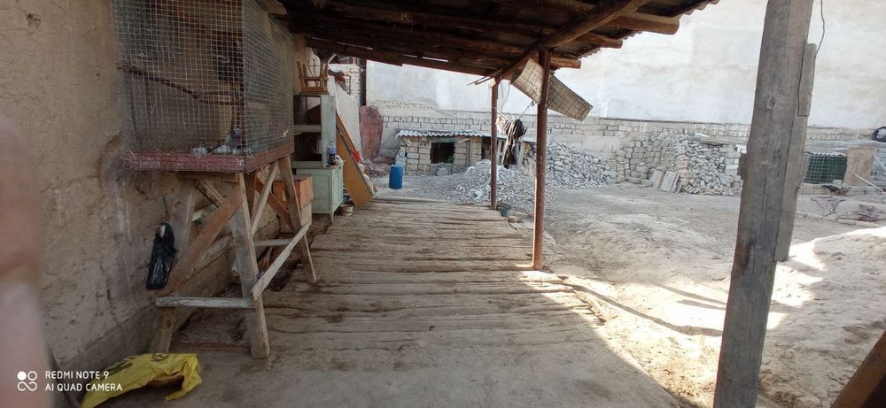 Uy sotiladi zangi ota tumani Nazarbek mevazor mahalla