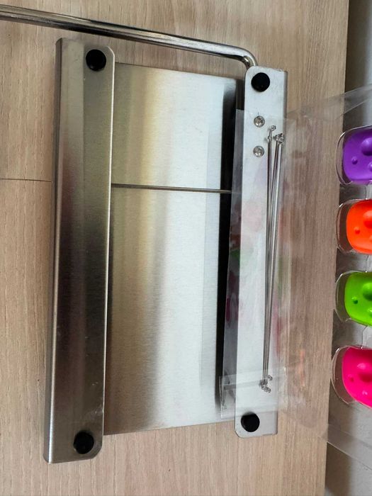 Set brânzeturi – 4 cuțite + feliator inox cu fire de rezervă, nou