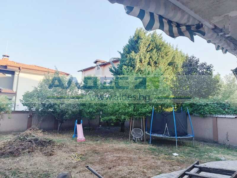 Дава се под наем Къща в Божурище - 250 кв.м за 1000 € - Снимка #15