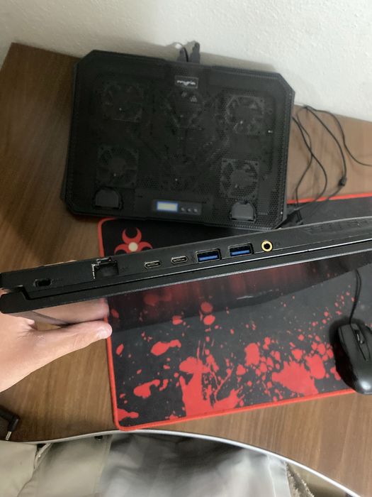 Vand laptop MSI Bravo 15 A4DDR Gaming – Ryzen 7 / RX 5500M / 16GB RAM / 144Hz