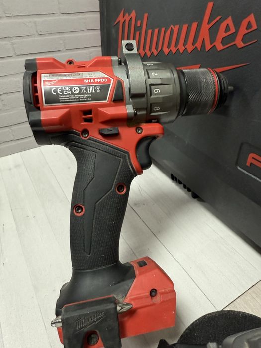 Millwaukee шуруповерт + ушм в кейсе!!!