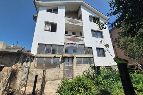 Самостоятелна къща в град Аксаково