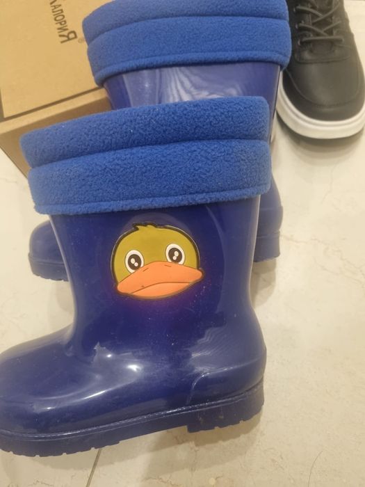 Продам кроссовки и боты