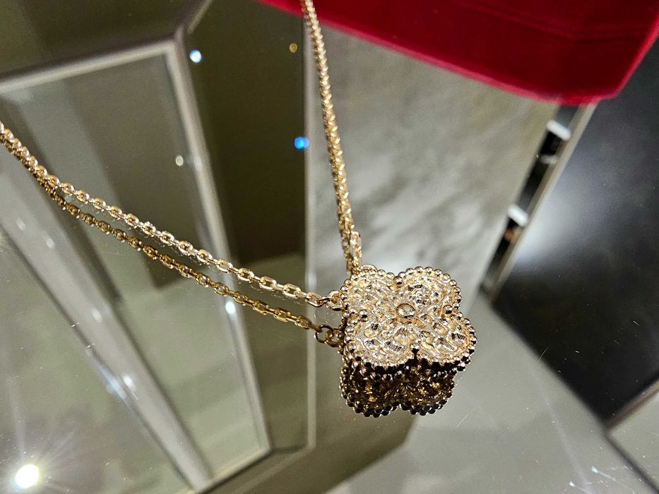 Van Cleef & Arpels VCA Rose Vintage Alhambra Lava Clover Дамско Колие