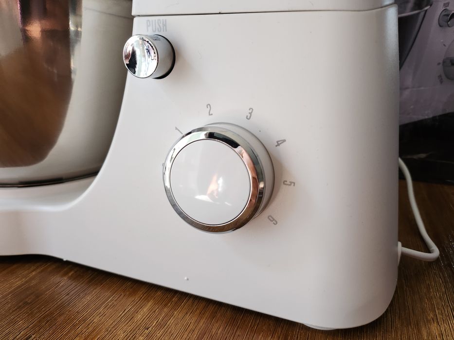 Планетарен миксер    AEG MK3200