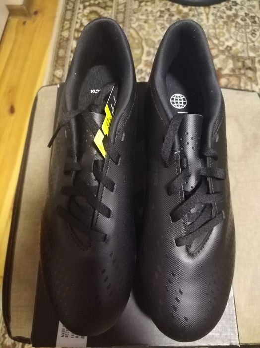 Футболни обувки Адидас