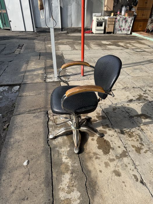 Продам кресло для парикмахера