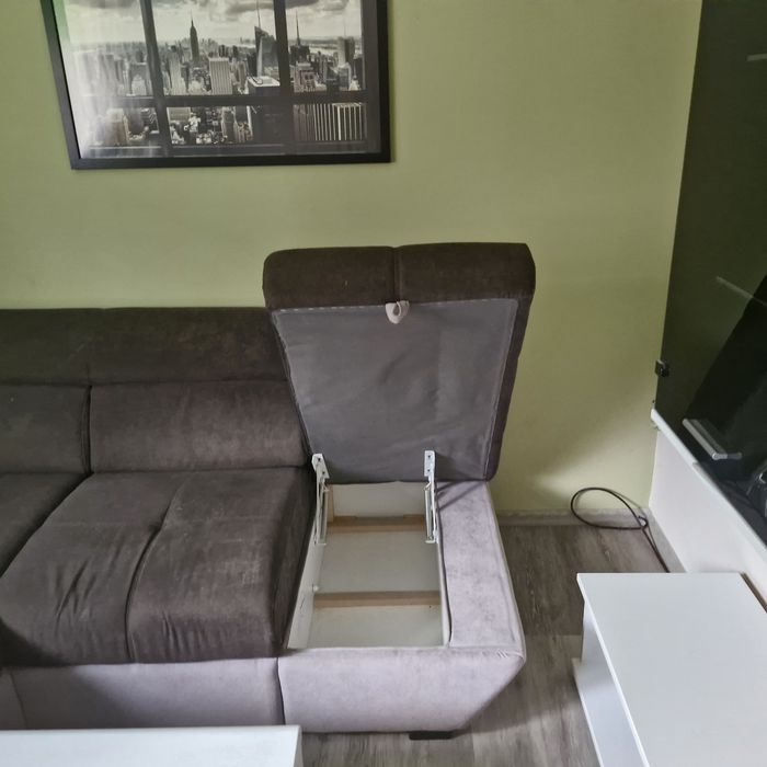 Ъглов диван с функция сън и ракла