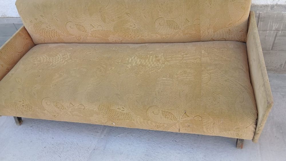 Диван сатамын. Жағдайы жақсы, берік. Үйге де, дачаға да жарайды.