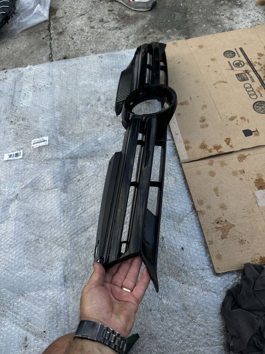 Grilă radiatir vw golf 6.cod:5K0853653.