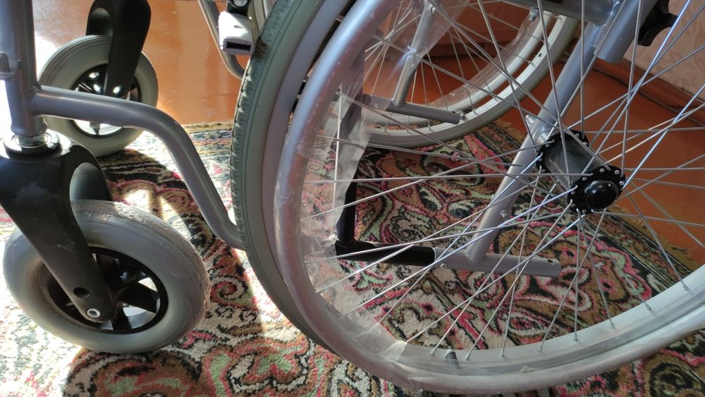 Продам новую инвалидную коляску