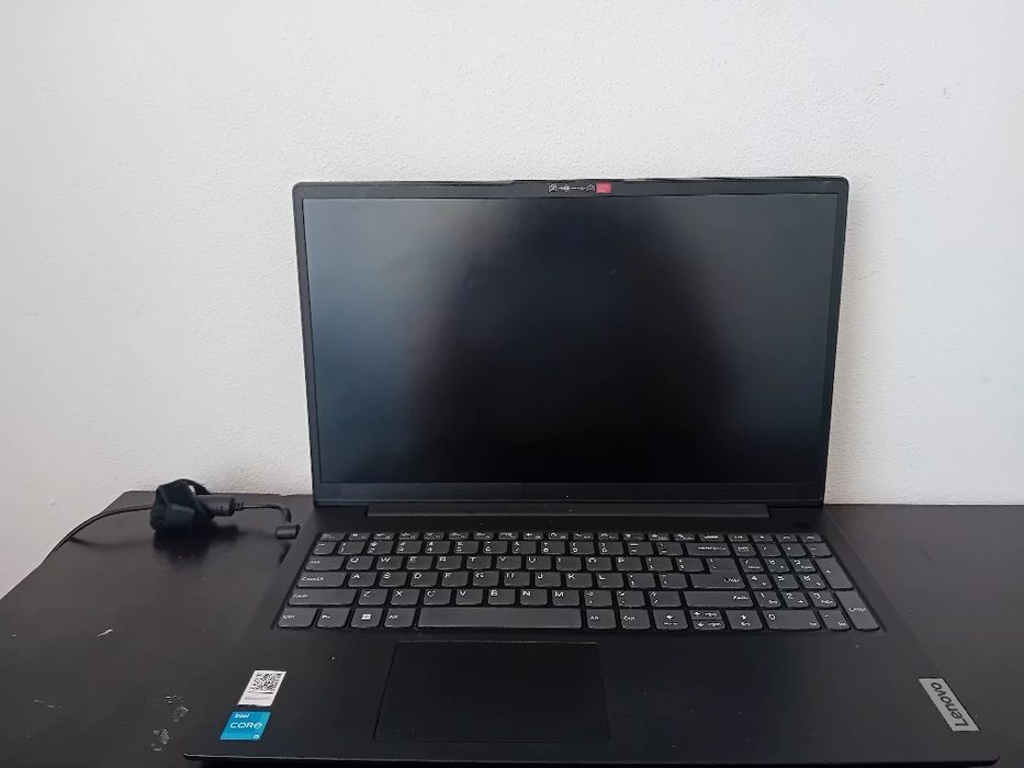 Laptop Lenovo,  pentru birou sau low gaming