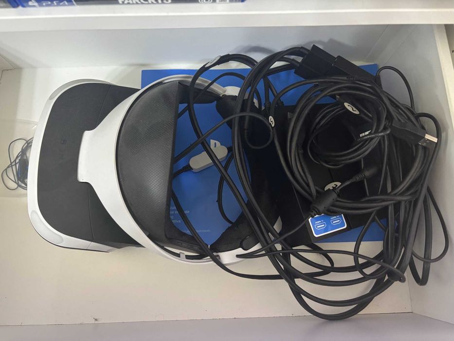 PS4 Slim 500GB + PSVR + Move + 2 Controllers + 8 Games AAA Bundle