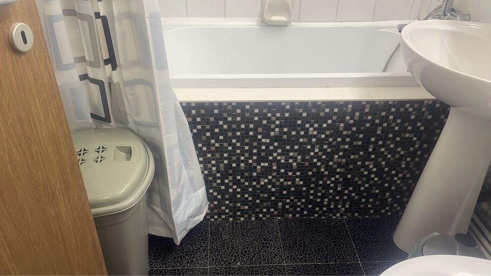 PF Inchiriez camera (fata) Ap3 camere Podu Ros Decomandat