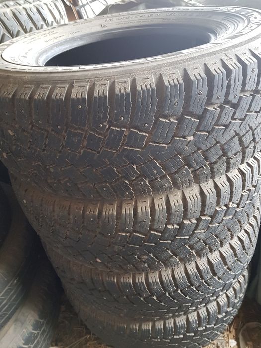 Зимние шипованные